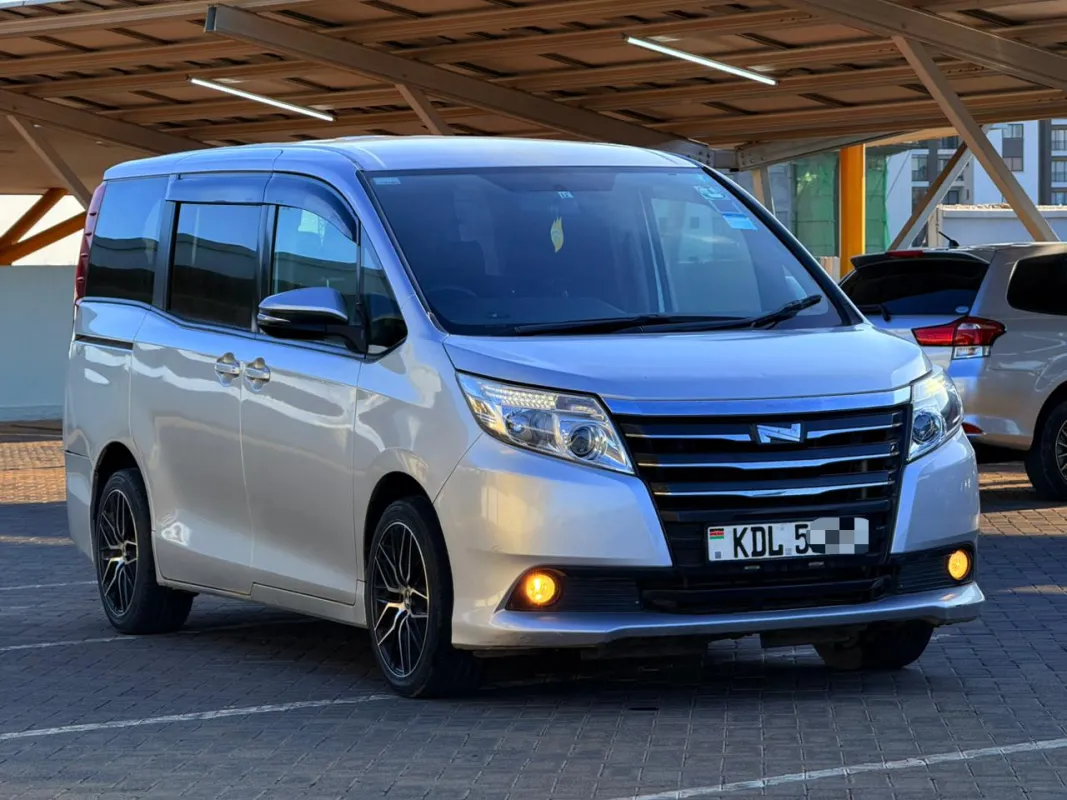 2016 Toyota Noah SUV