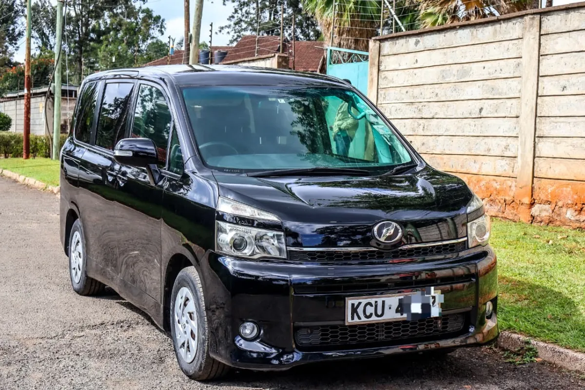 2012 Toyota Voxy MPV