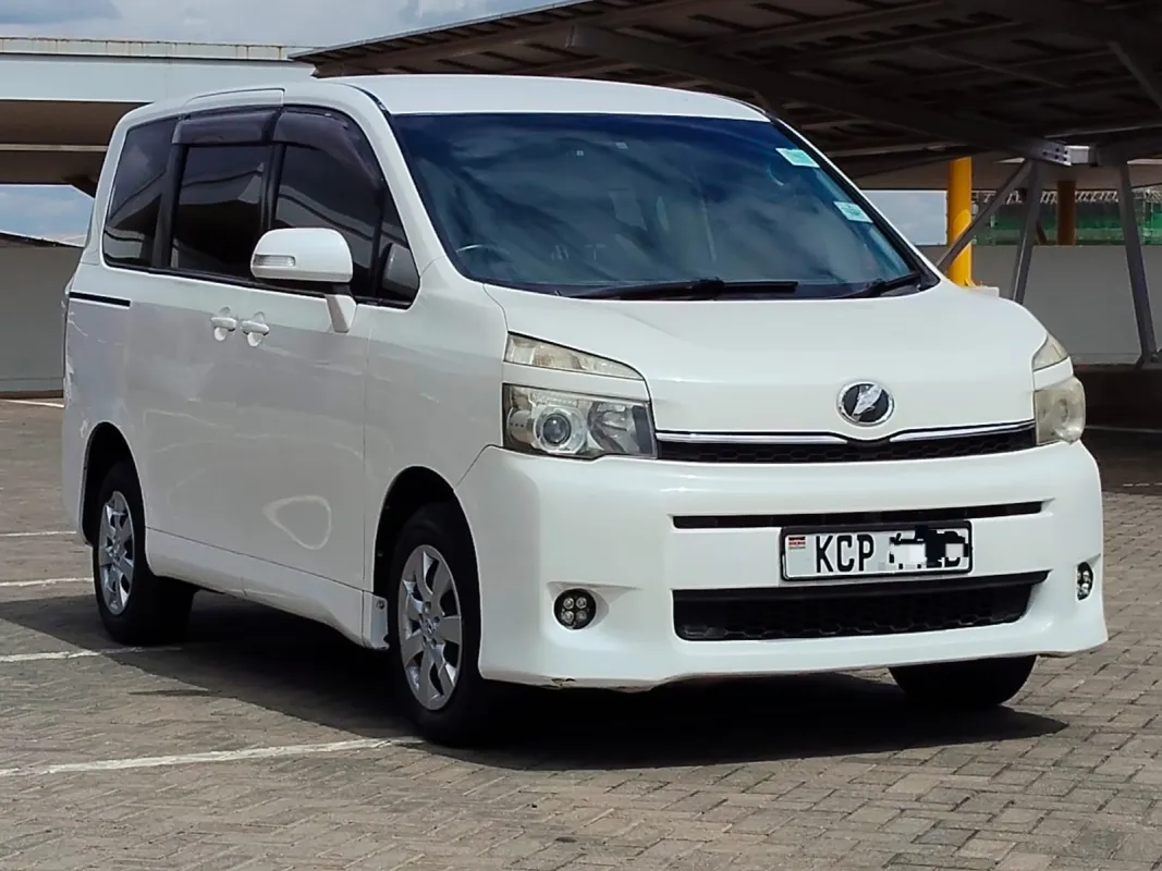 2010 Toyota Voxy MPV