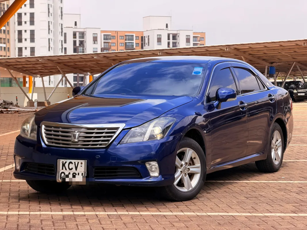 2012 Toyota CROWN Sedan