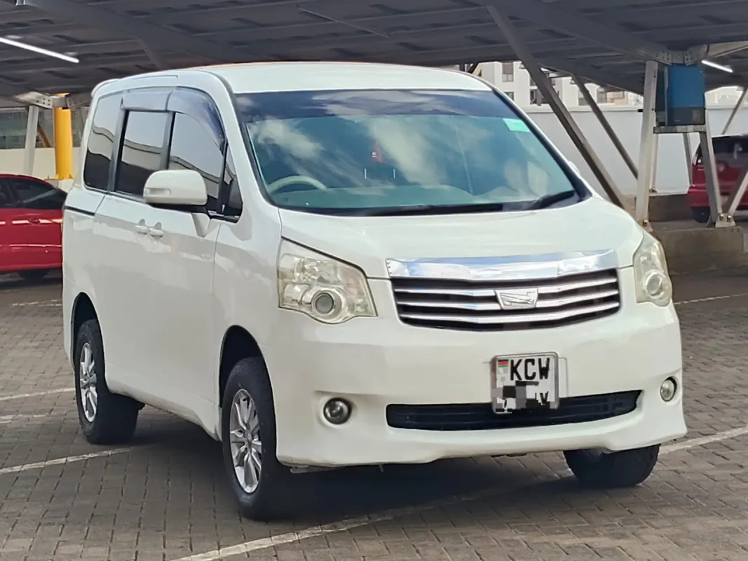 2012 Toyota NOAH MPV